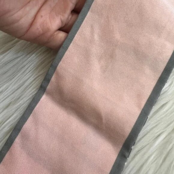 Louis Vuitton Rare & Limited Edition Pink and Gray Rose Poudre Trunks Silk Scarf - Picture 6 of 10